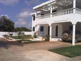 NEVERLAND HOSTEL & APARTMENT