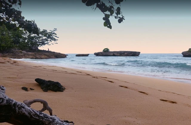 Playa Los Enamorados Rio San Juan