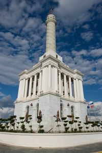 Santiago-monument-Heroes